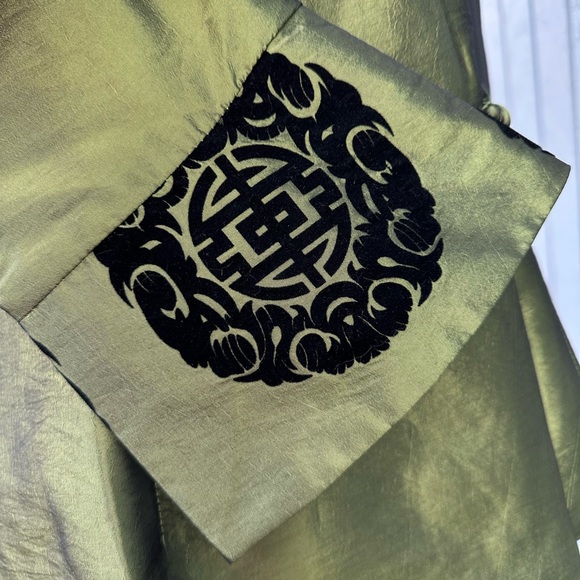 Gorgeous Green Silk Bouse - Picture 10 of 11